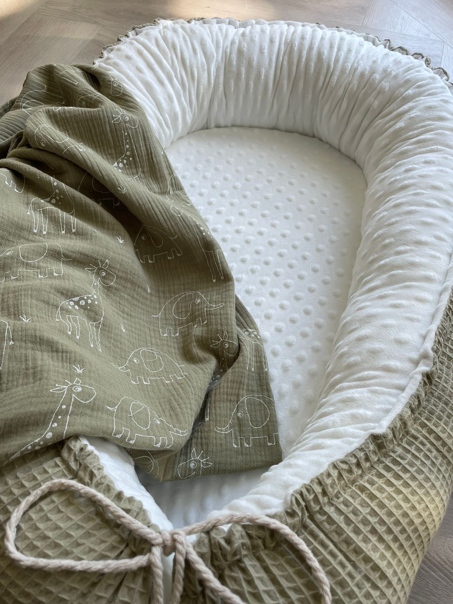 Babynestje olijf minky fleece