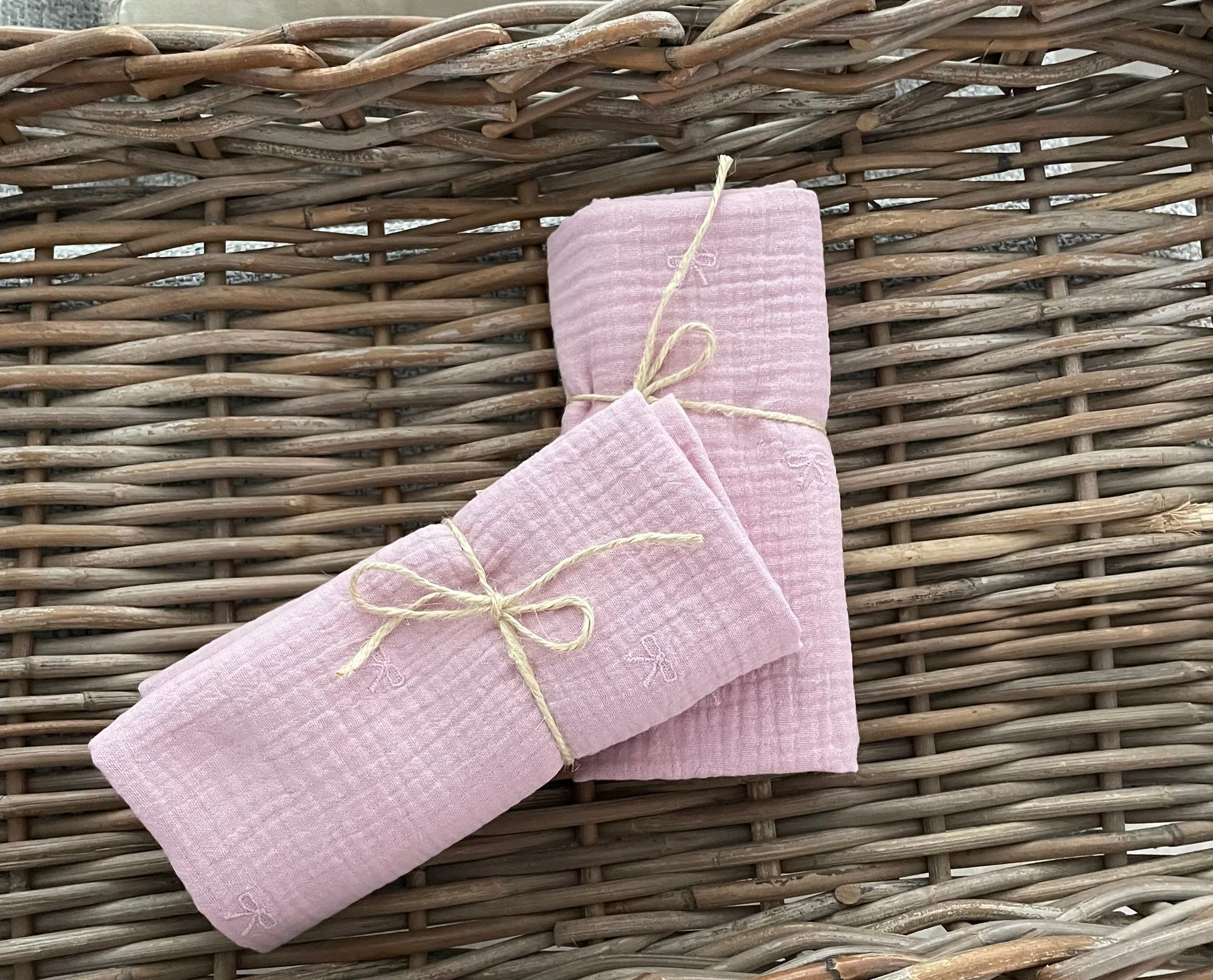 Hydrofiele doek, swaddle geborduurde strikjes oud roze