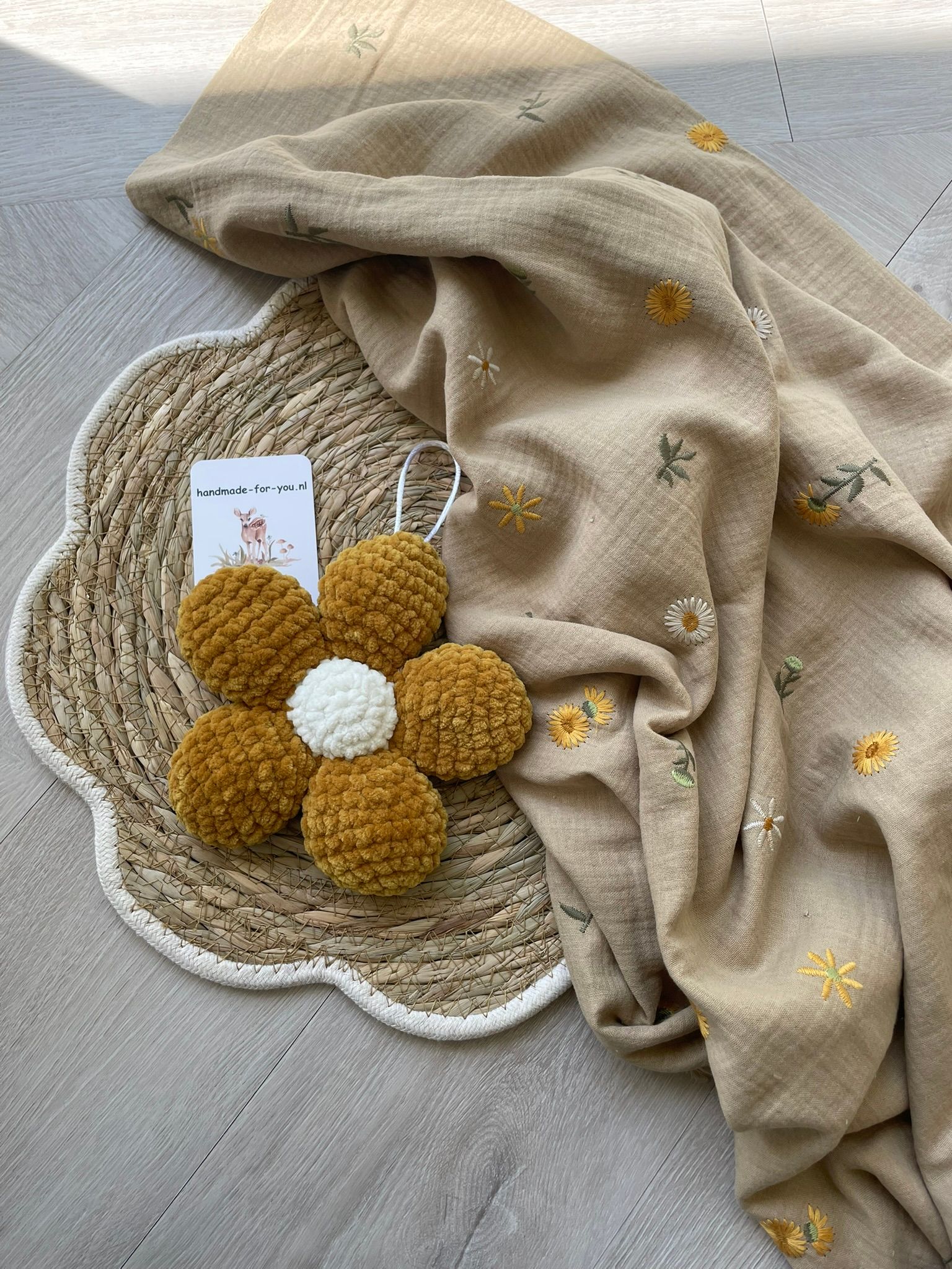 Speenknuffel  bloem  zon - gehaakt