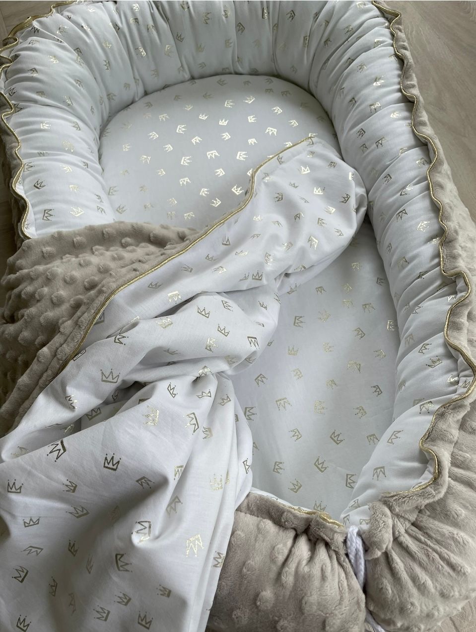 Babynestje  gouden kroontjes