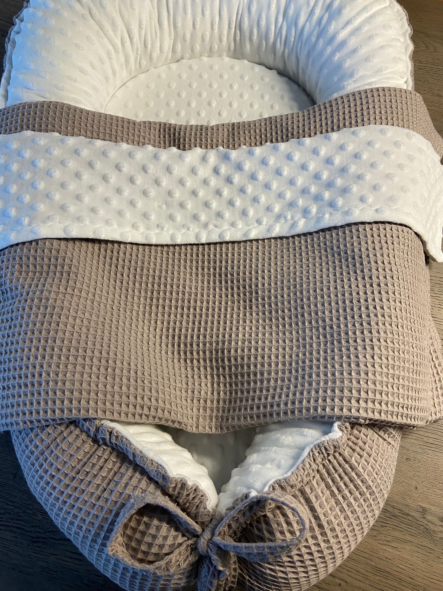 Babynestje taupe minky fleece