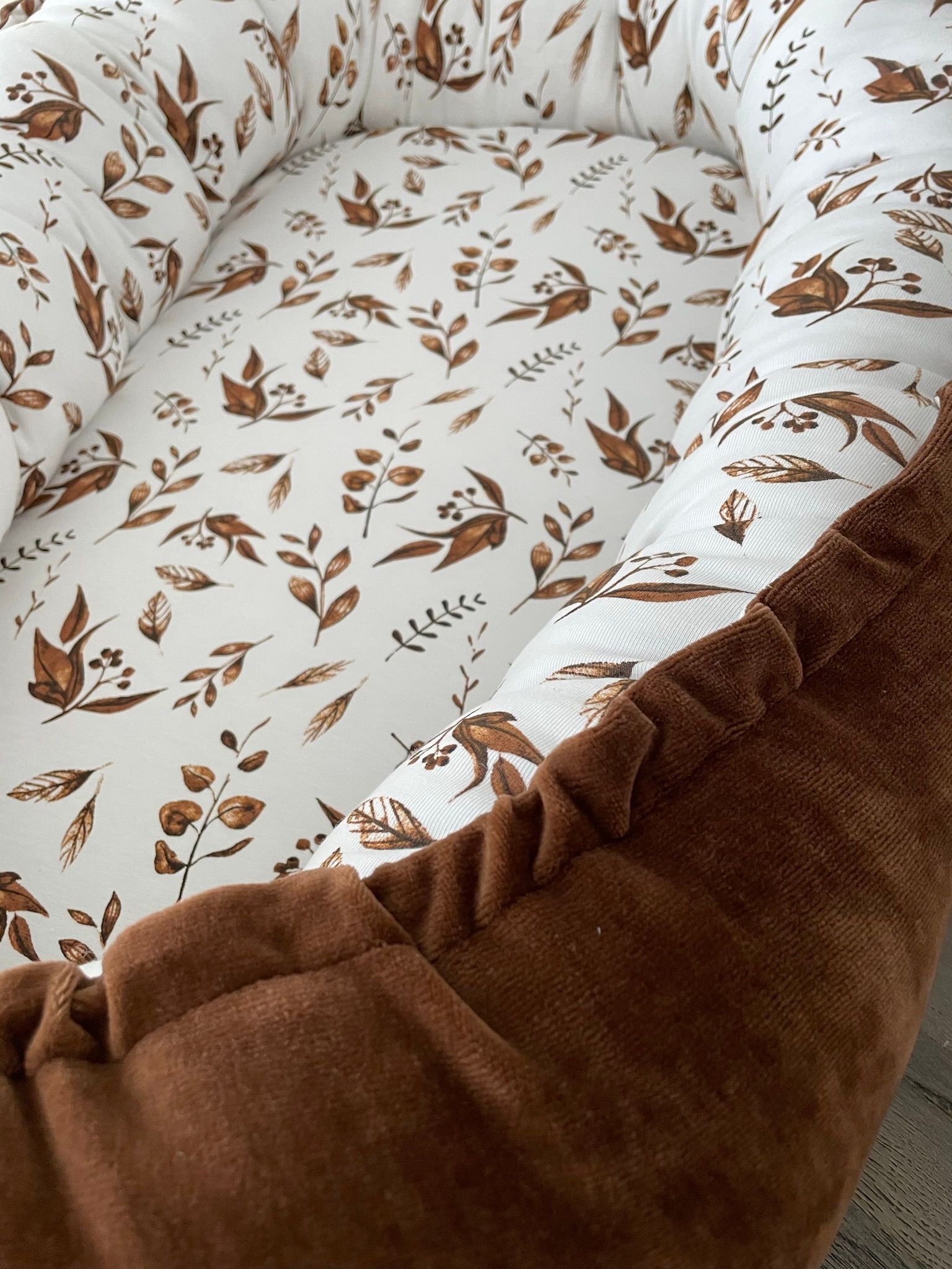 Babynestje brown leaves