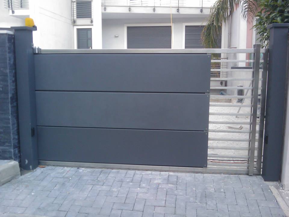 cancello elettrico in acciaio