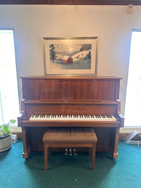 Bohemia Piano - Polished Mahogany