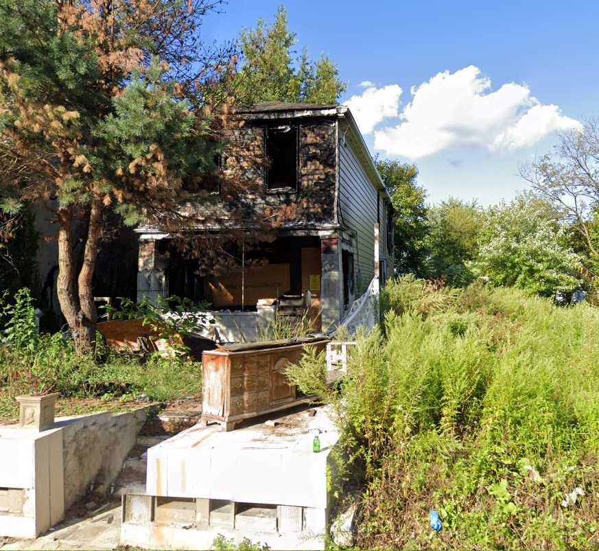 abandoned hom in pittsburgh before demolition