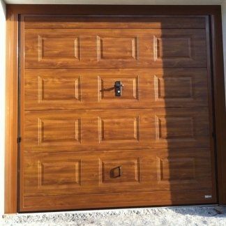 PORTA BASCULANTE CON PANNELLO COIBENTATO