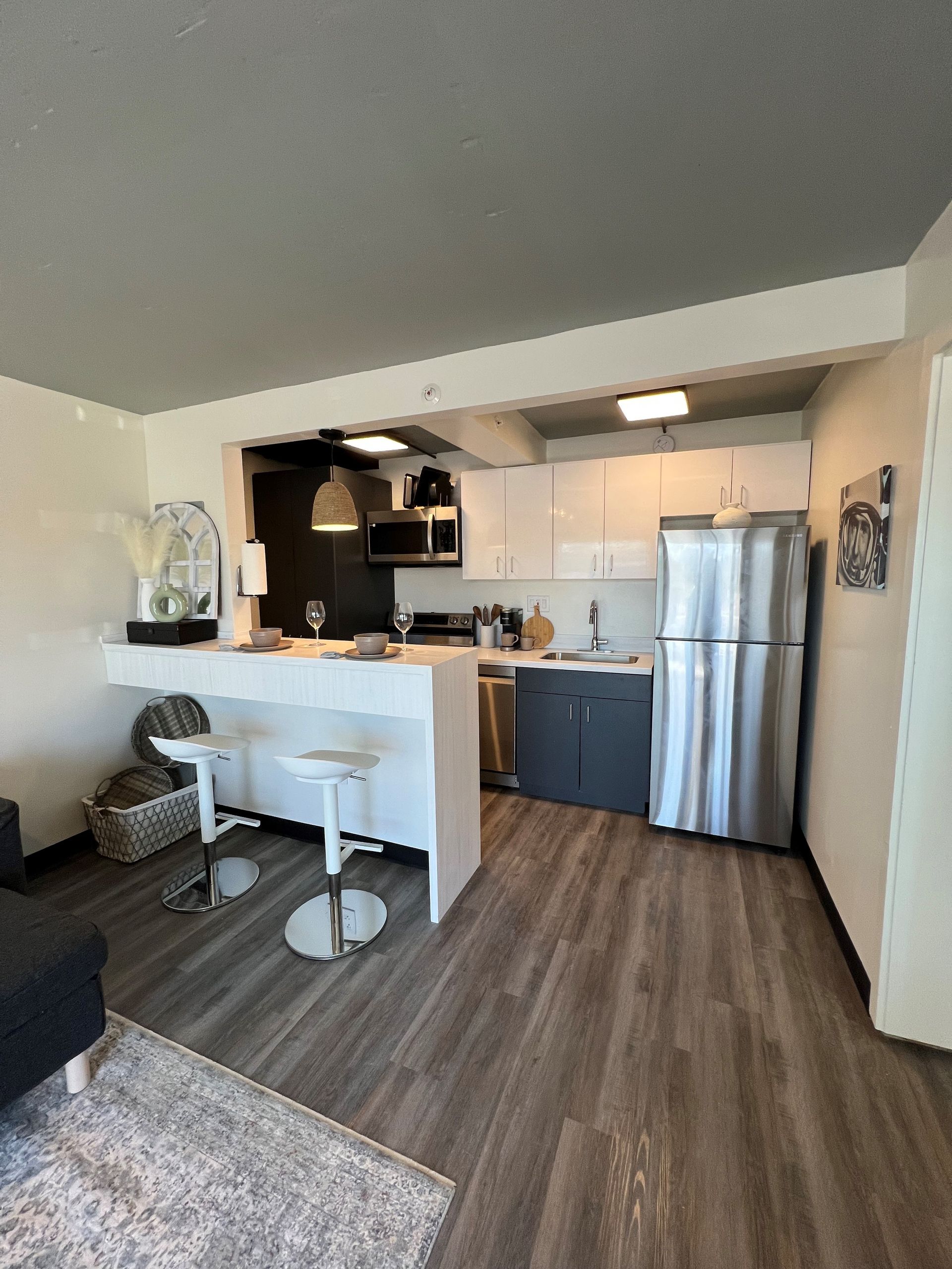 Apartment Kitchen and bar area