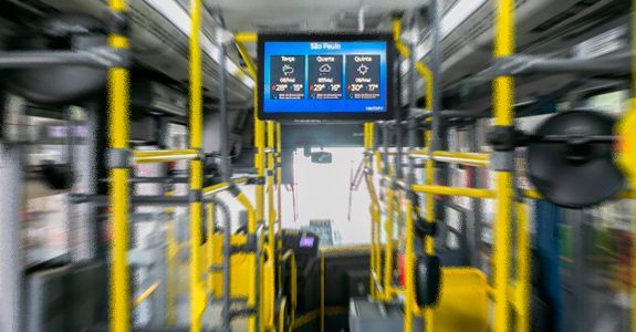 publicidade em ônibus
