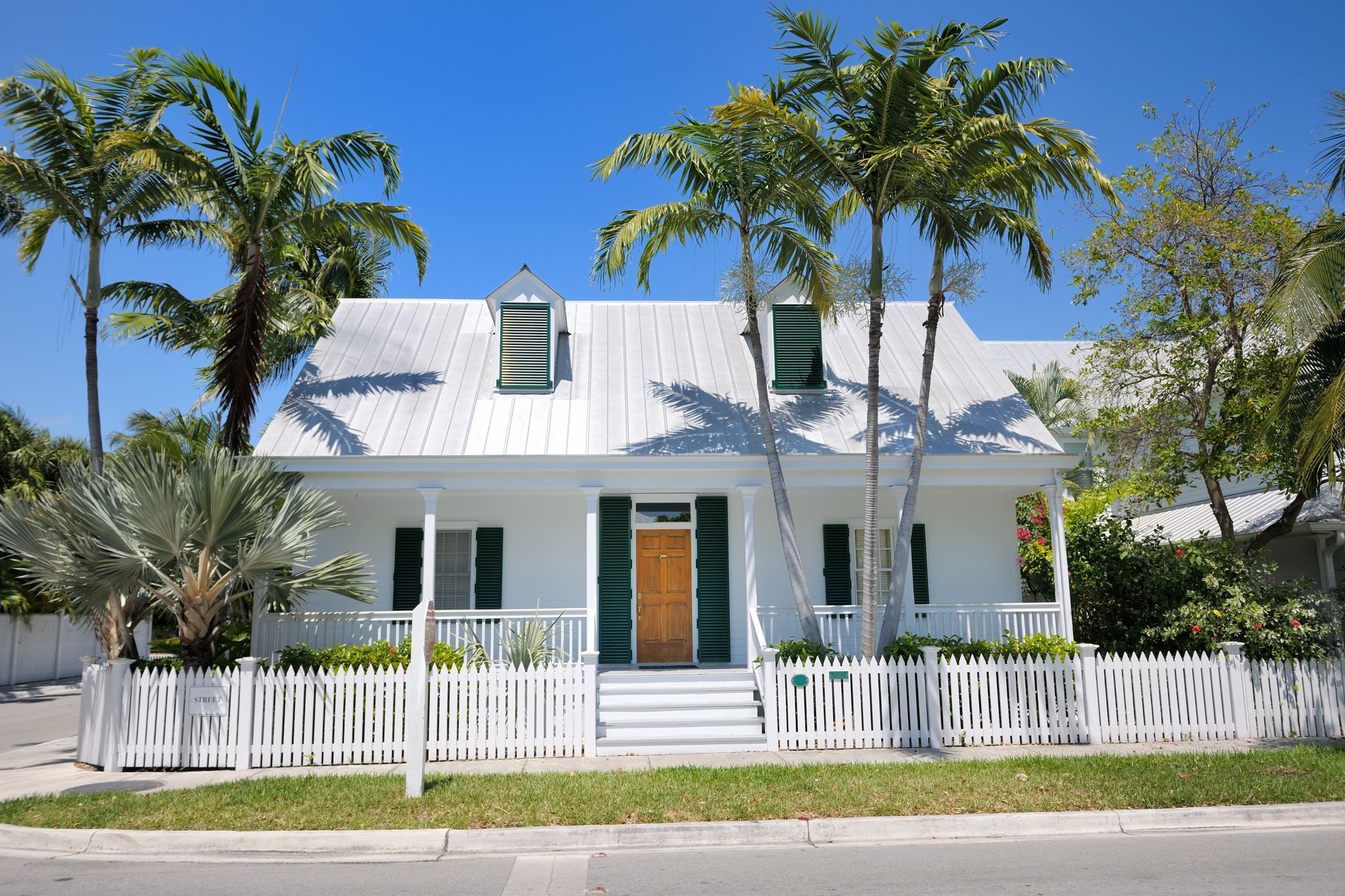 A White House In Florida - Flagler County, FL - Screen Windows Painting Services