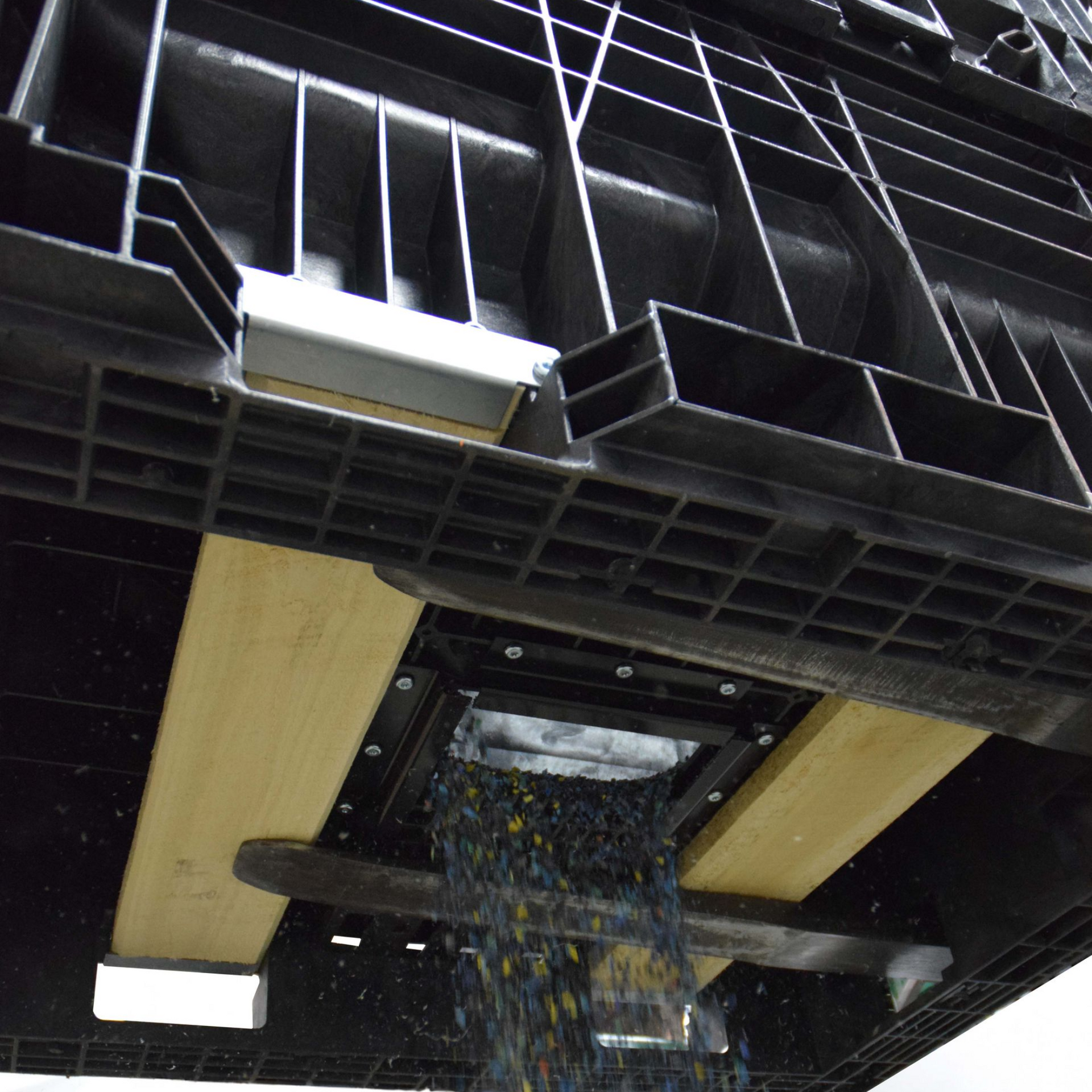 Bottom view with slidegate