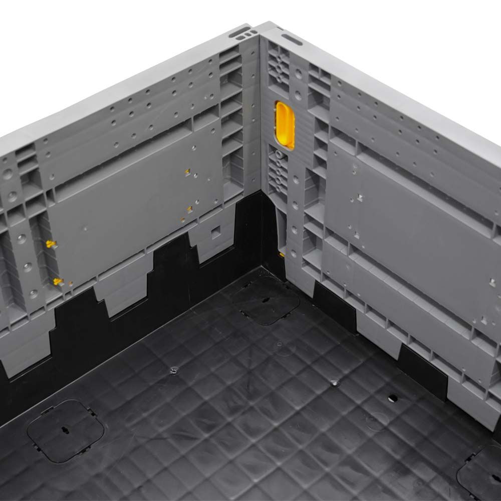40x48x24 International bulk container inside view solid floor