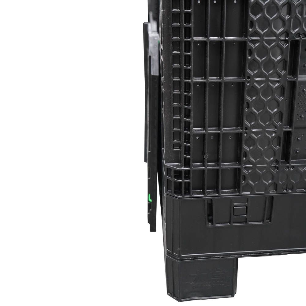 door lays flat agains the container