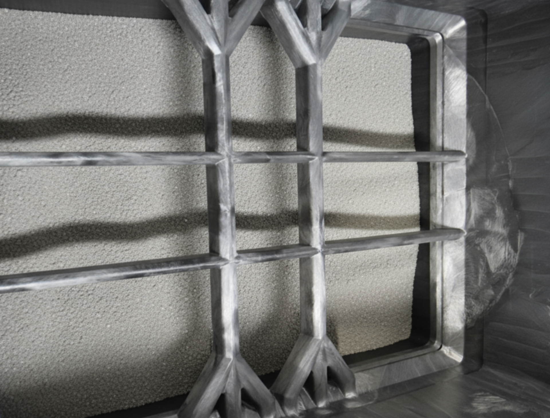 CenterFlow hopper with powder 