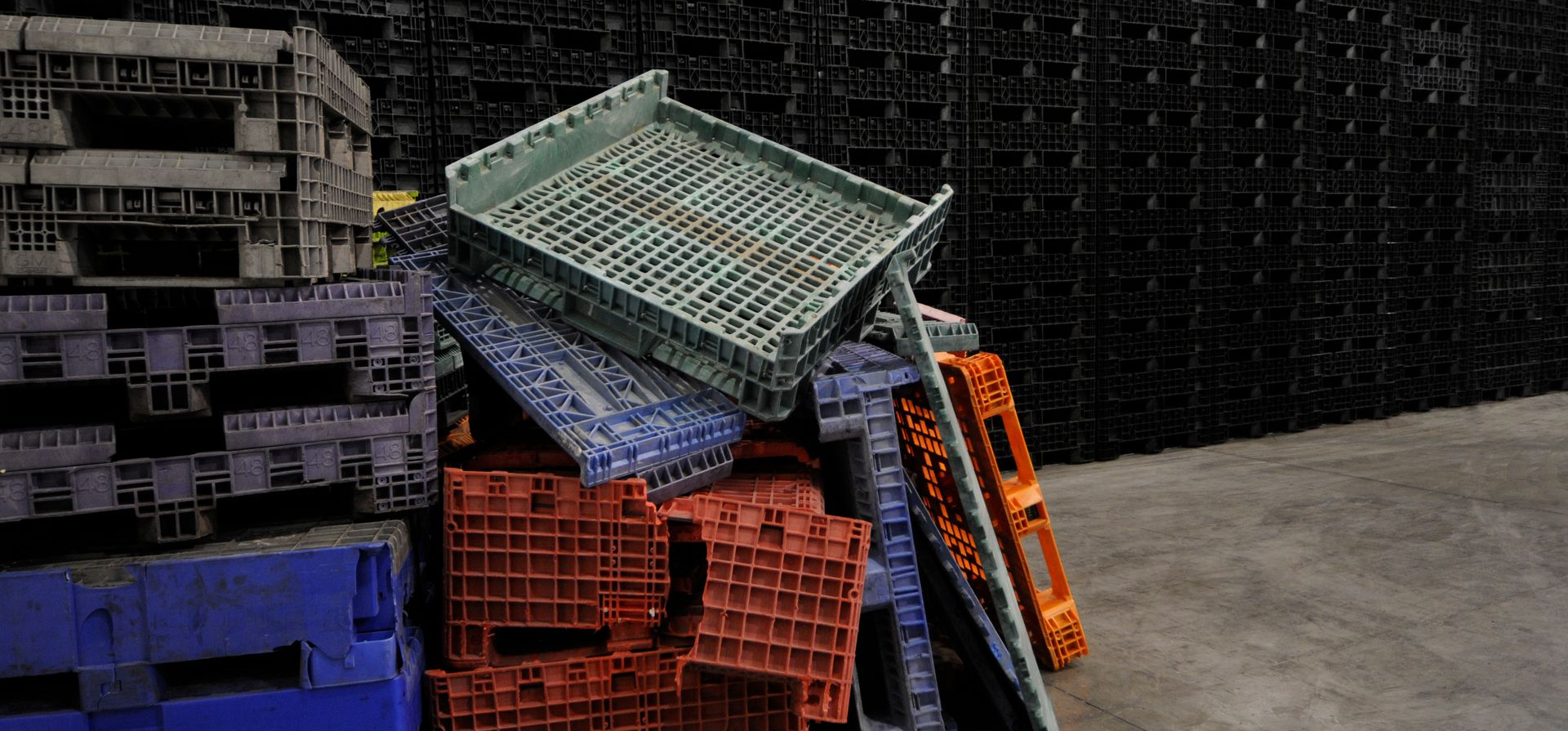 Used and broken bulk containers 