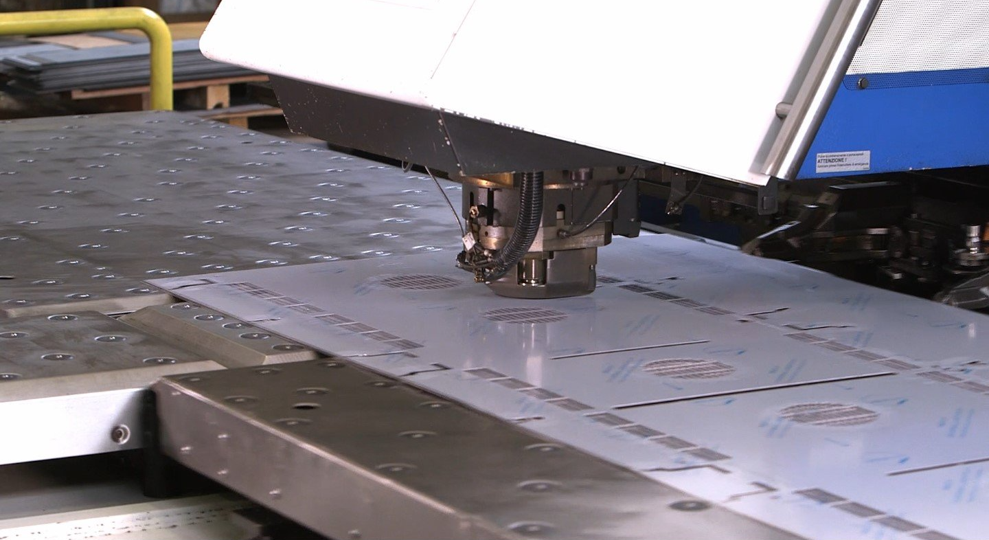 punzonatura in carpenteria industriale a Pontoglio