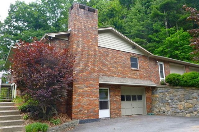 Gap House - Exterior 02