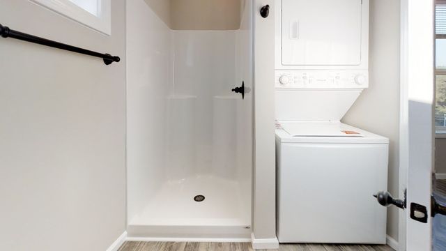 The Forum on East King St - Bathroom with shower