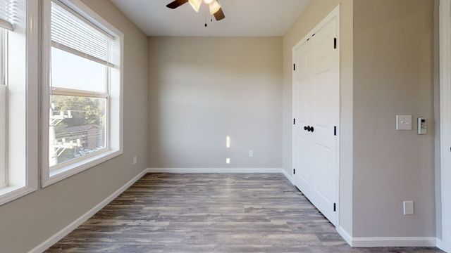 The Forum on East King St - Bedroom with closet