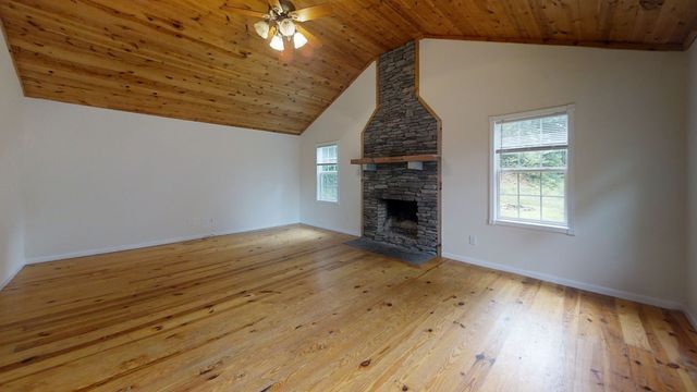 Junaluska Cabin - Living Room