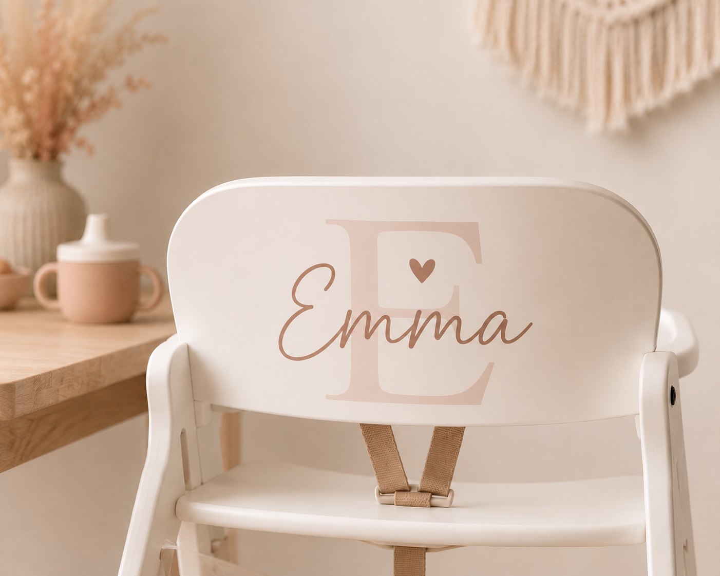 personaliseer je kindermeubels met een mooie naamsticker, zo heeft je kindje zijn eigen mooie plekje