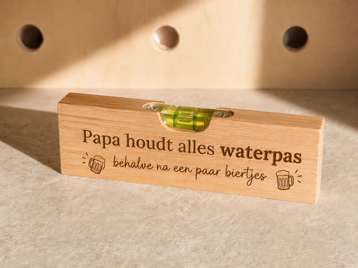 waterpas en flesopener in een, mooi houten item, te personaliseren met eigen tekst en namen, vaderdagcadeau, verjaardag cadeau