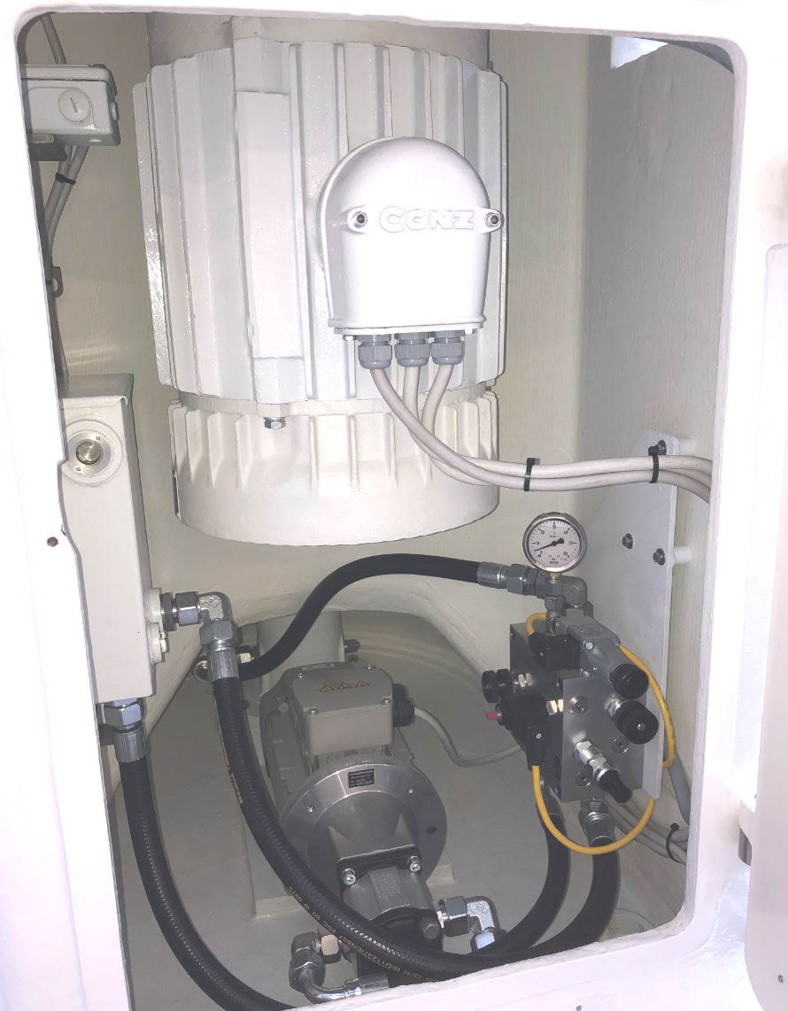 Das Innere einer Maschine mit einer Uhr darauf