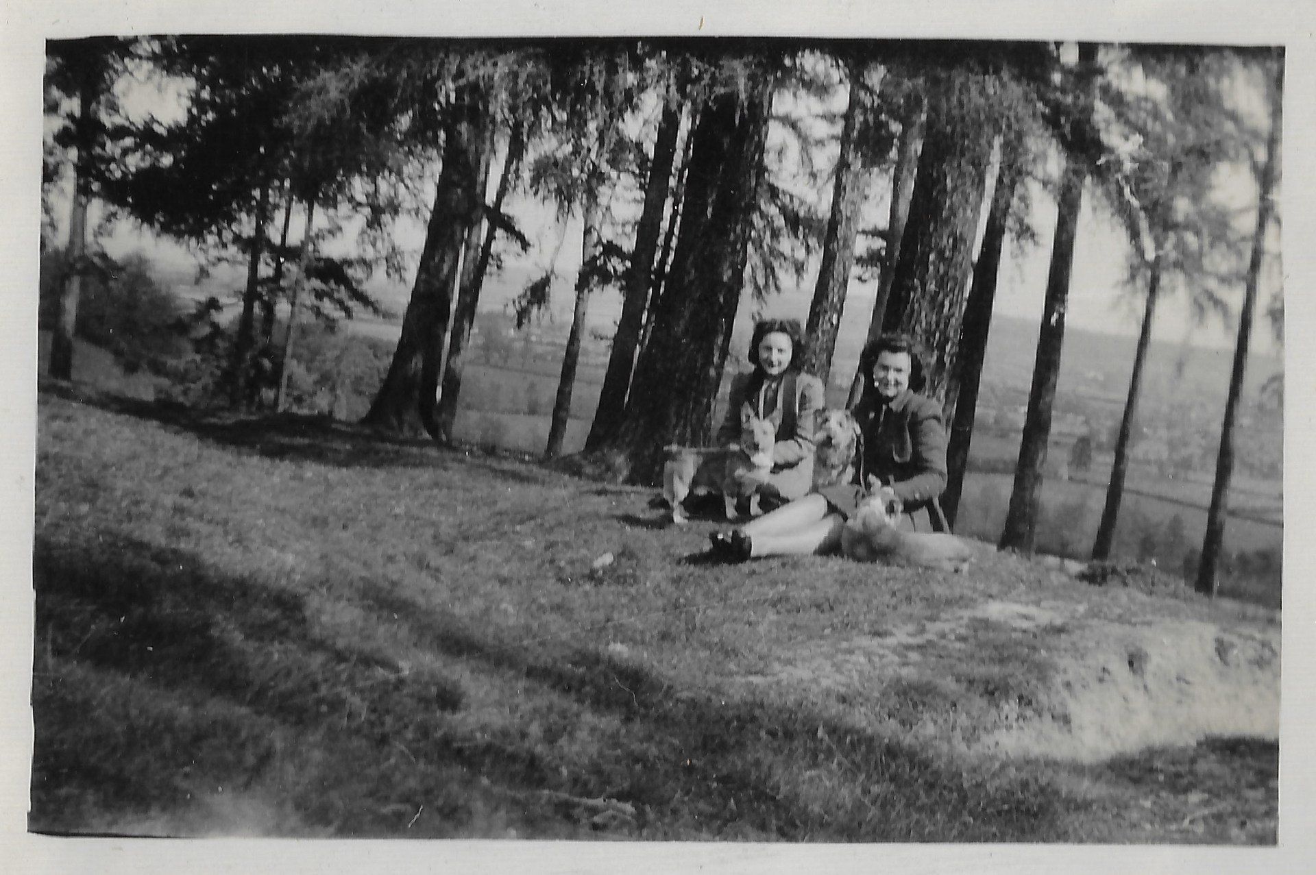 Muriel and Janet, 1944, Whitcliffe, Ludlow