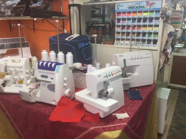 macchine da cucire di vari modelli