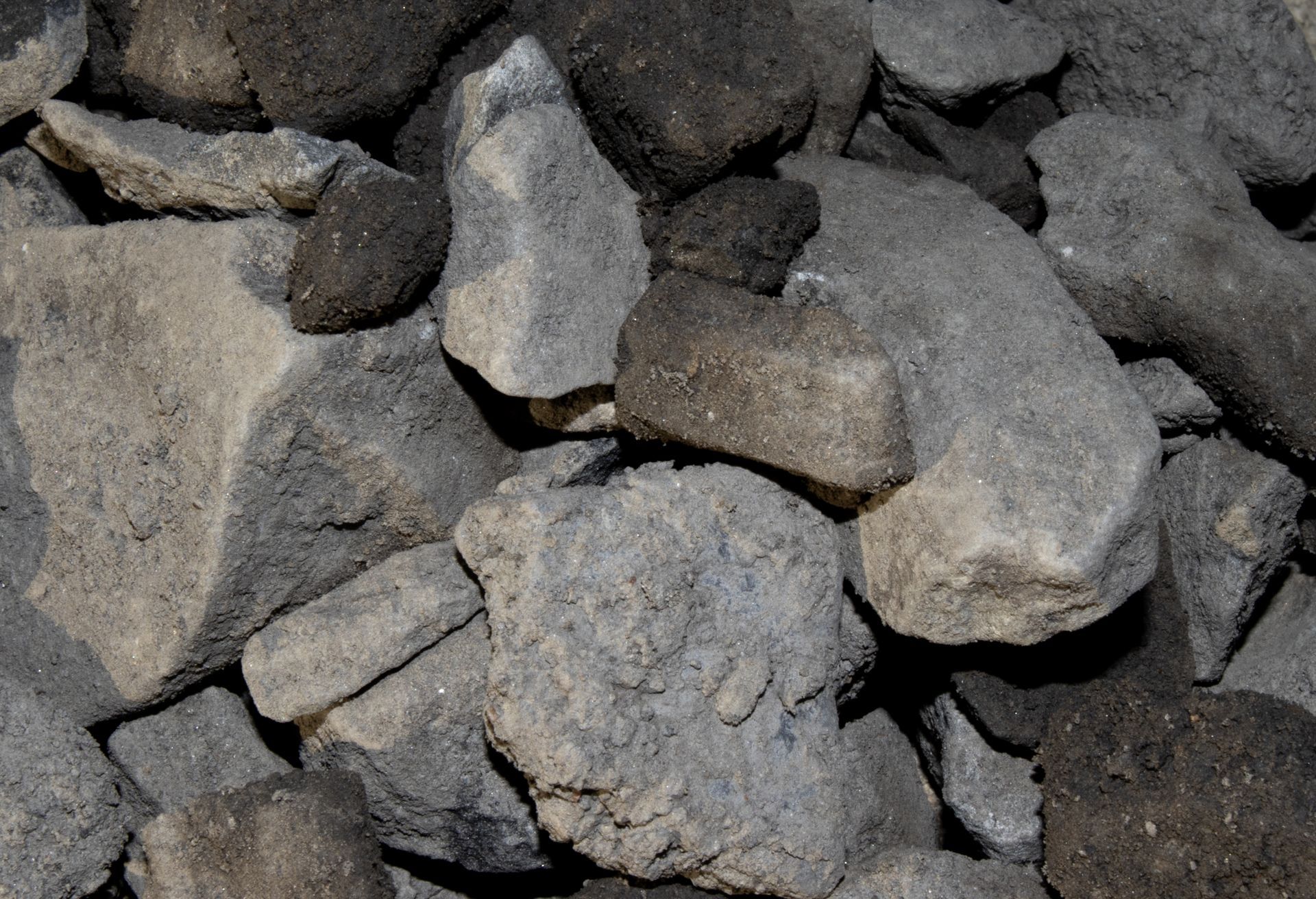 A pile of rocks is sitting on top of each other.