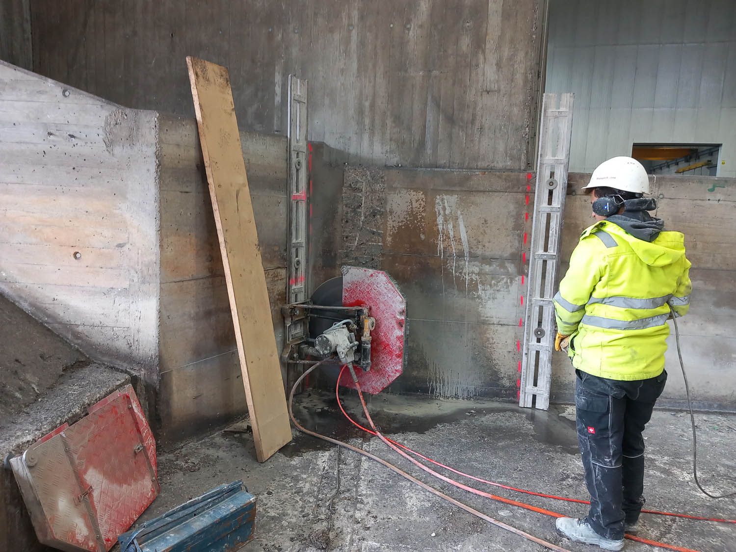 Baustelle Bauarbeiter Wandsäge