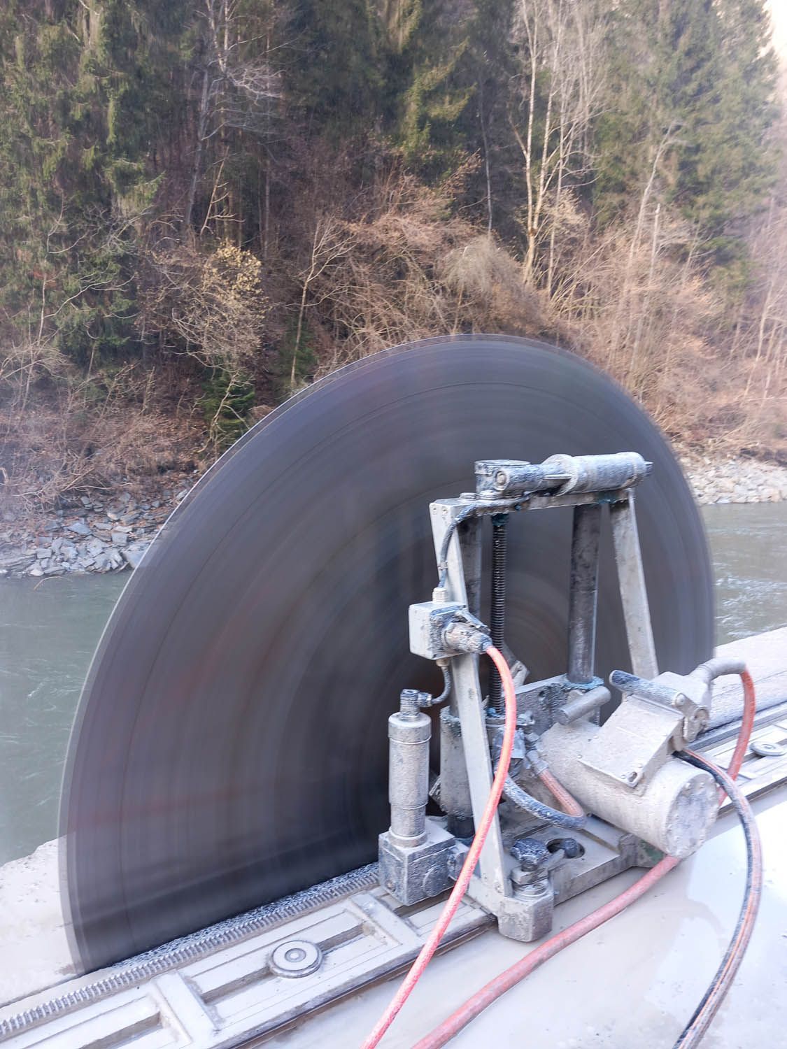 Sägeblatt dreht sich