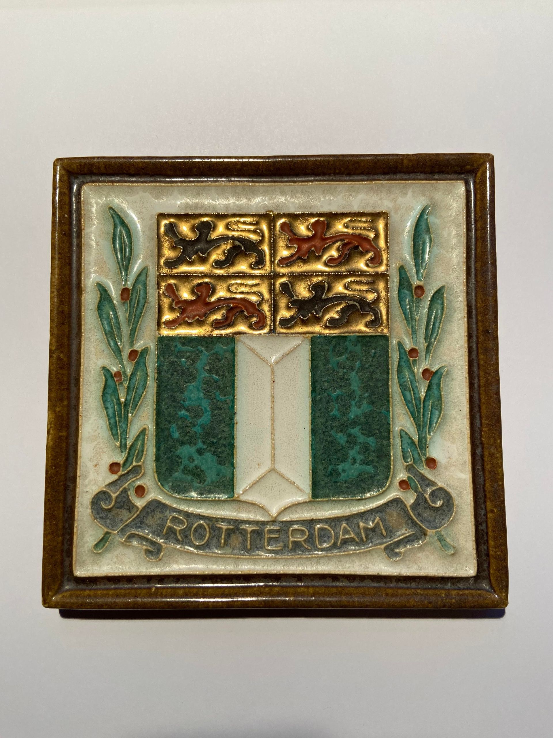 PFtegel Porceleyne Fles cloisonné antieke wapentegel Rotterdam