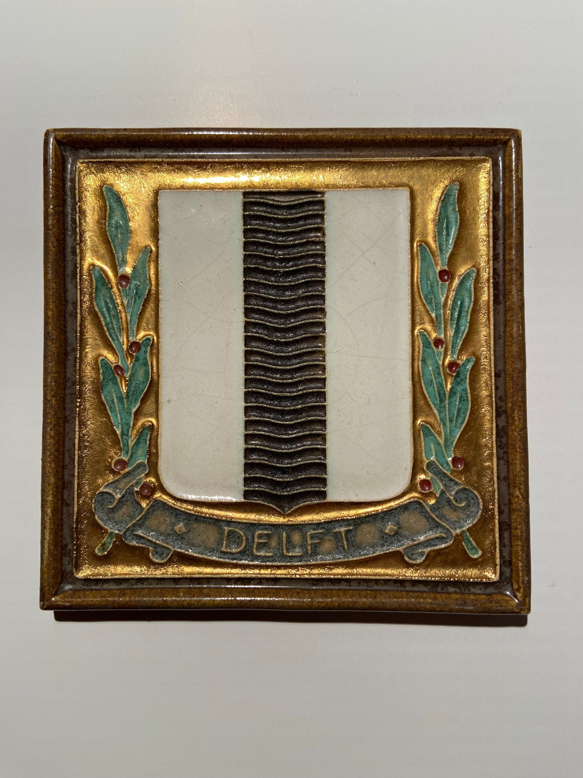 Porceleyne Fles Cloisonne wapentegel Delft