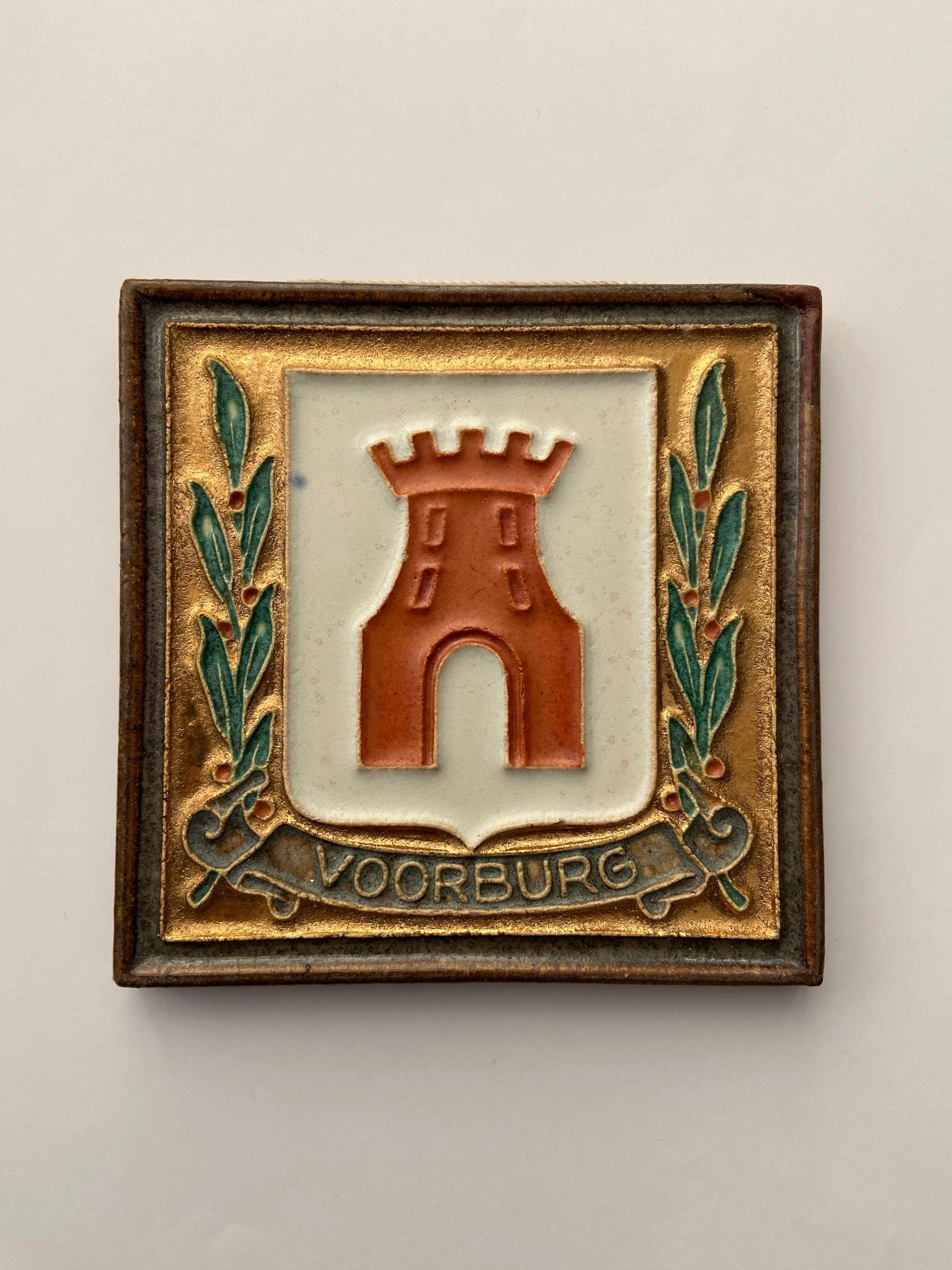 PFtegel Porceleyne Fles Cloisonné wapentegel Voorburg. Rear Royal Delft Tile. Porcelain tile Delft. Coat of arms.