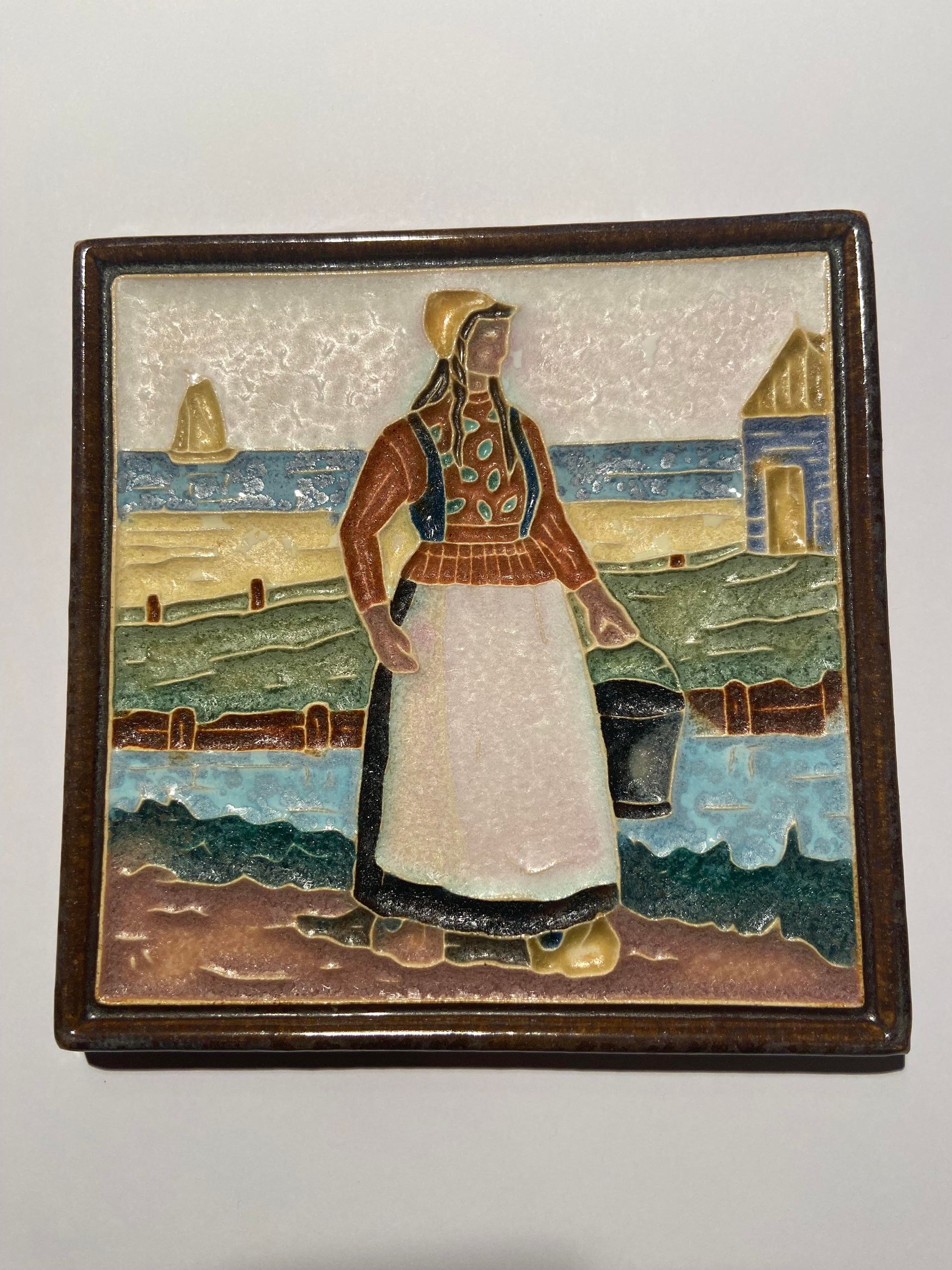 PFtegel Porceleyne Fles Delft Cloisonne tegel Marker vrouw met emmer