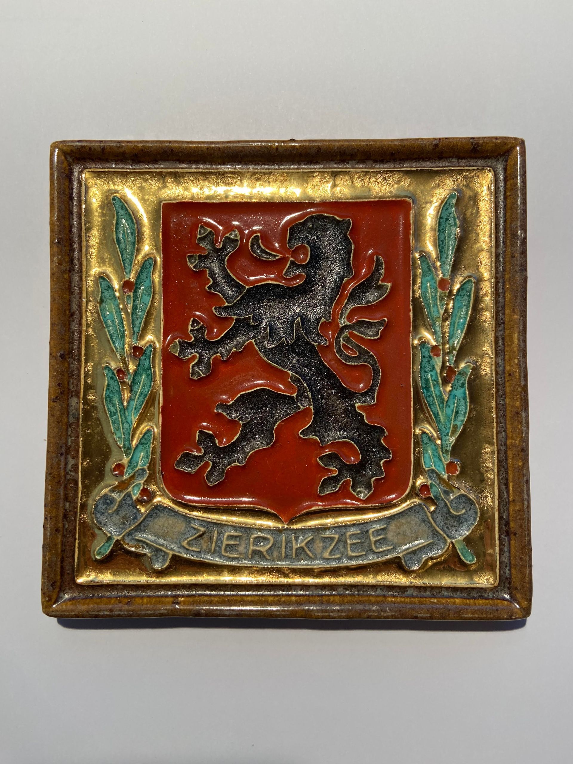 PFtegel Porceleyne Fles Cloisonné wapentegel Zierikzee. Royal Delft Tile. Porcelain tile Delft.