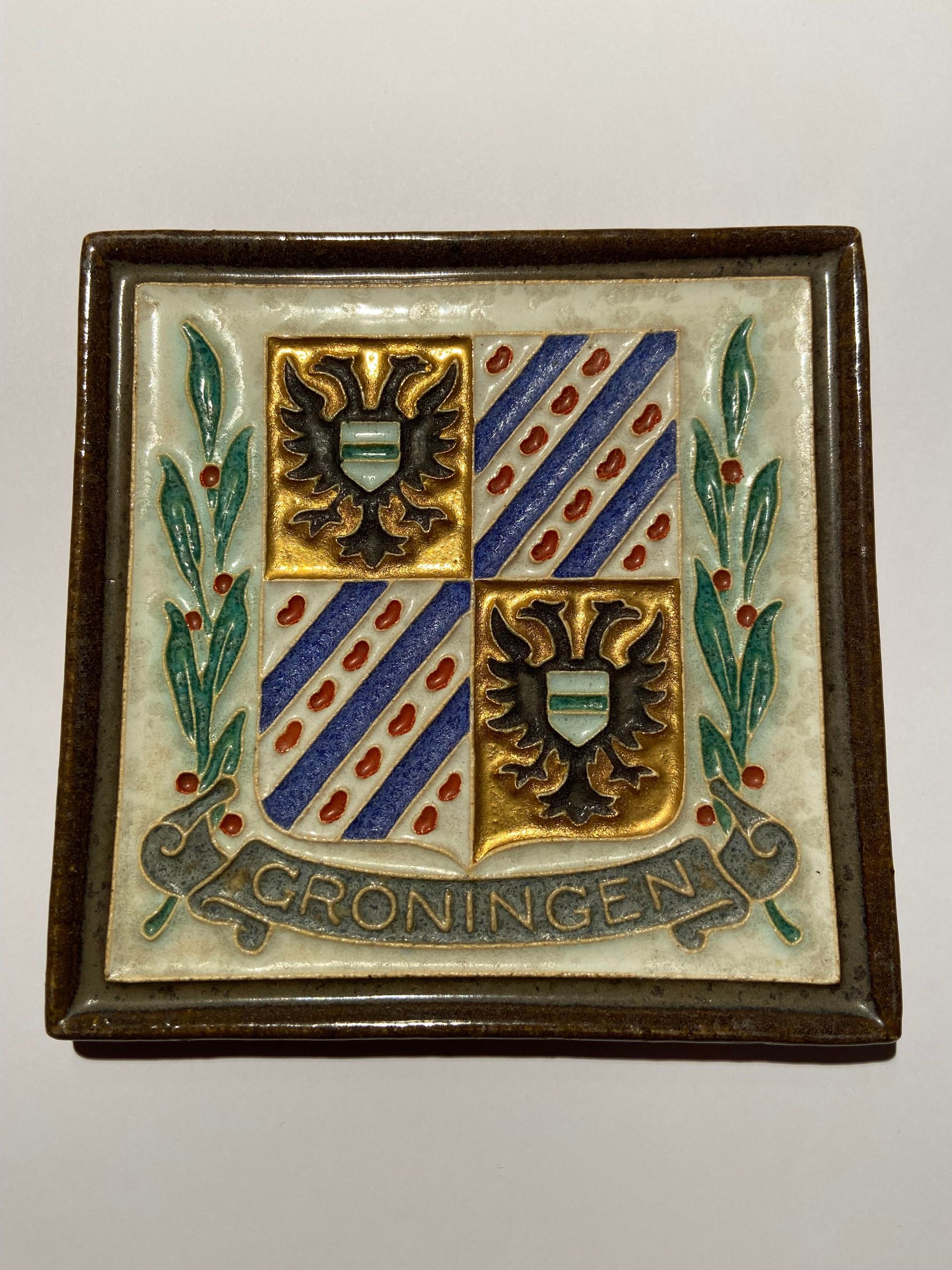 PFtegel Porceleyne Fles Cloisonné wapentegel Groningen. Royal Delft Tile. Porcelain tile Delft. Coat of arms.