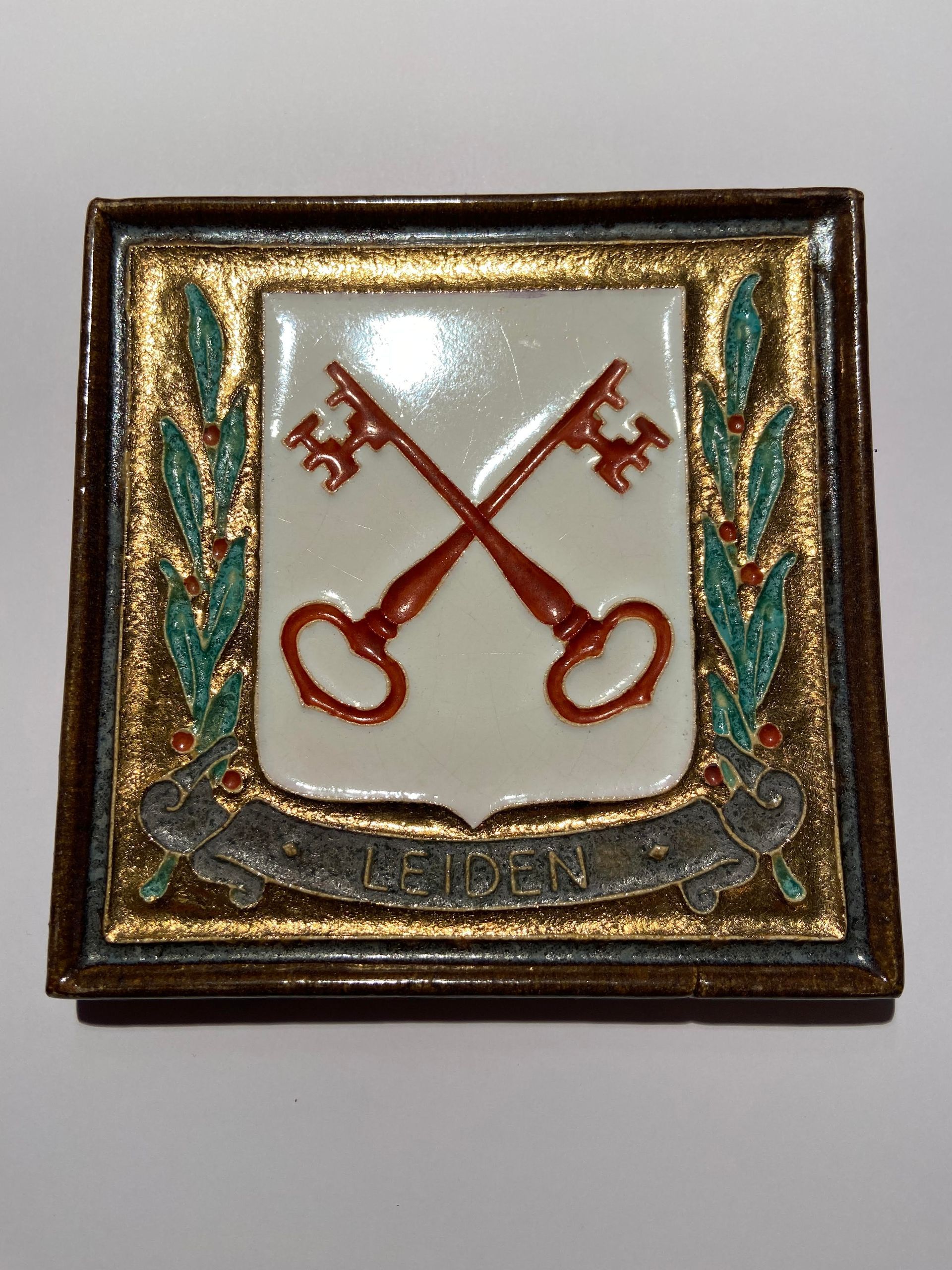 PFtegel Porceleyne Fles Cloisonné wapentegel Leiden. Royal Delft Tile. Porcelain tile Delft. Coat of arms.