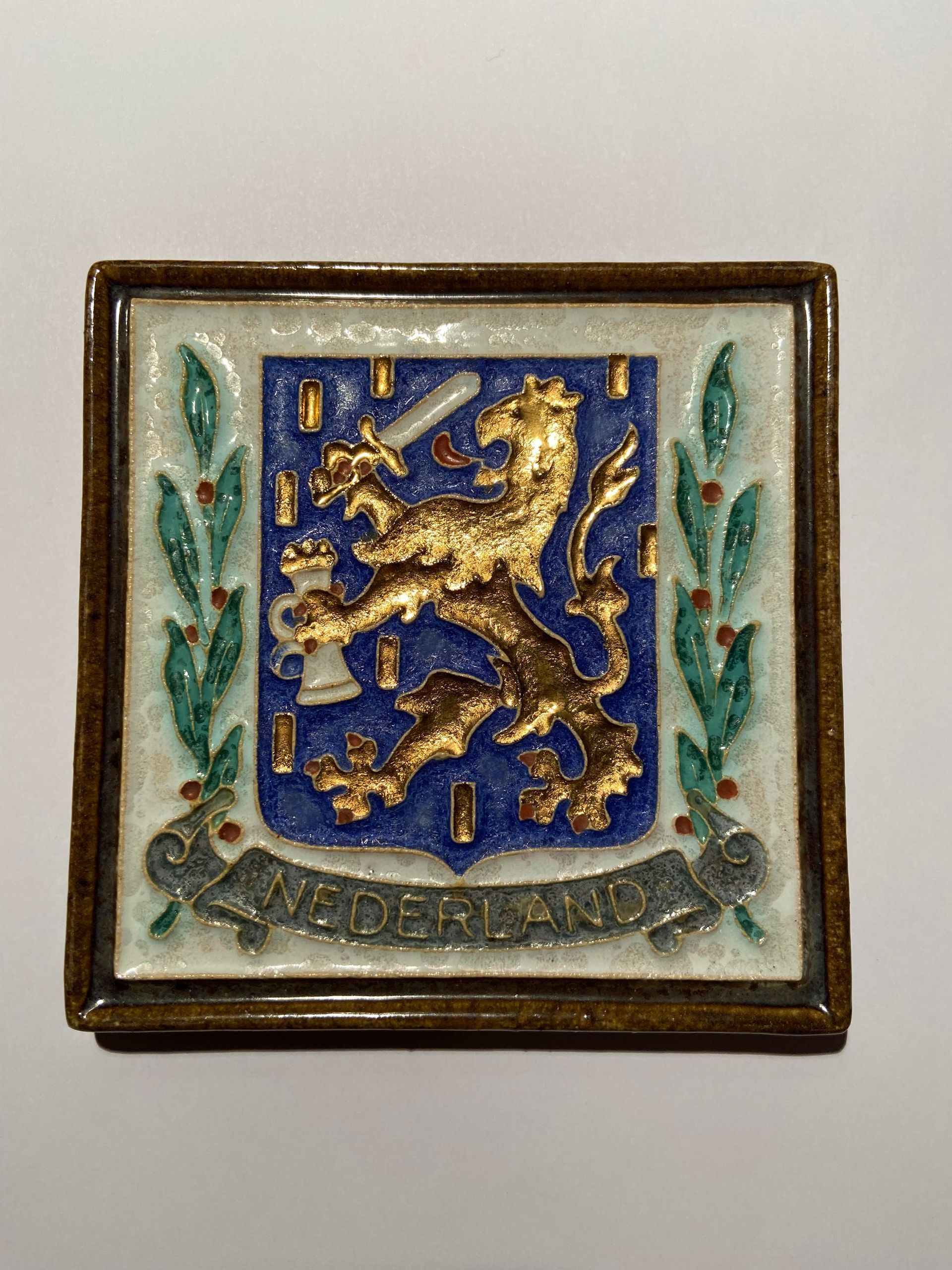 PFtegel Porceleyne Fles Cloisonné wapentegel Nederland. Royal Delft Tile. Porcelain tile Delft. Coat of arms.
