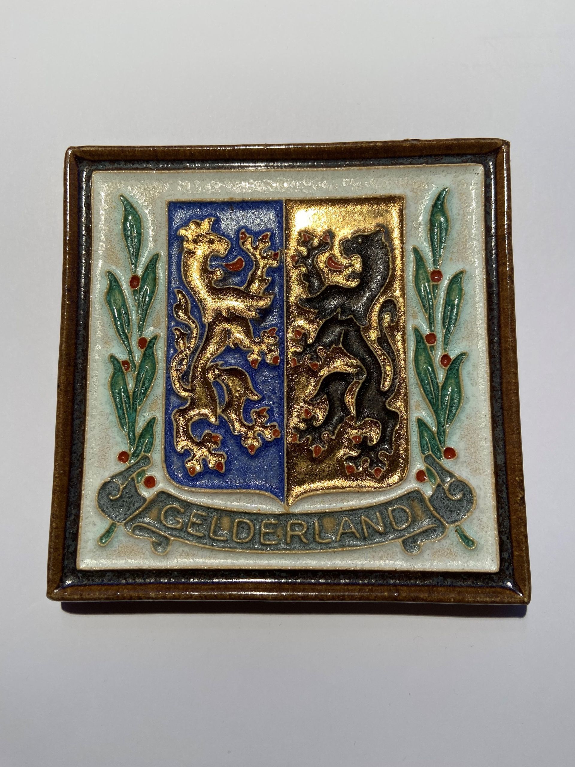 PFtegel Porceleyne Fles cloisonné antieke wapentegel Gelderland