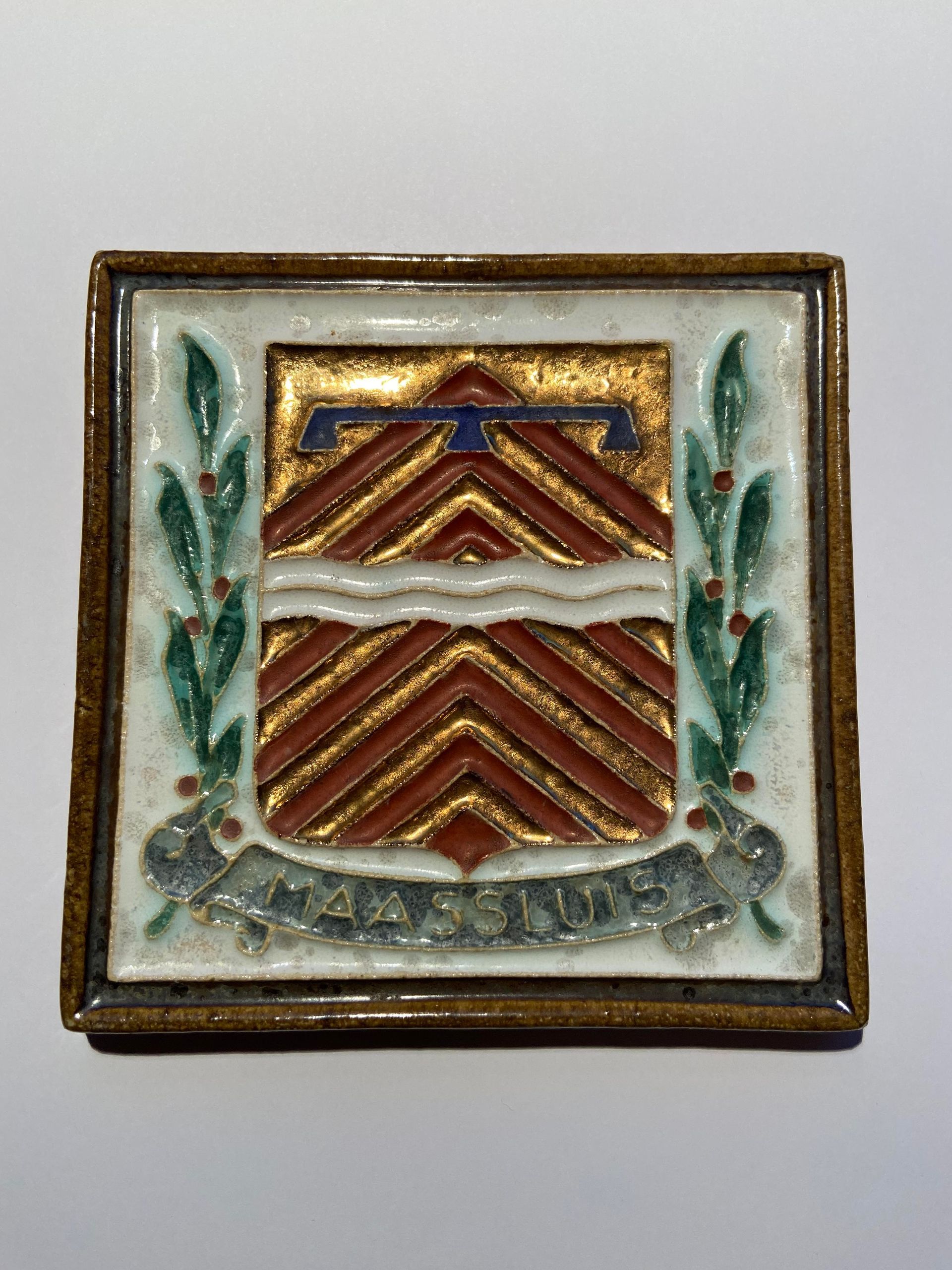 Porceleyne Fles Cloisonné wapentegel Maassluis