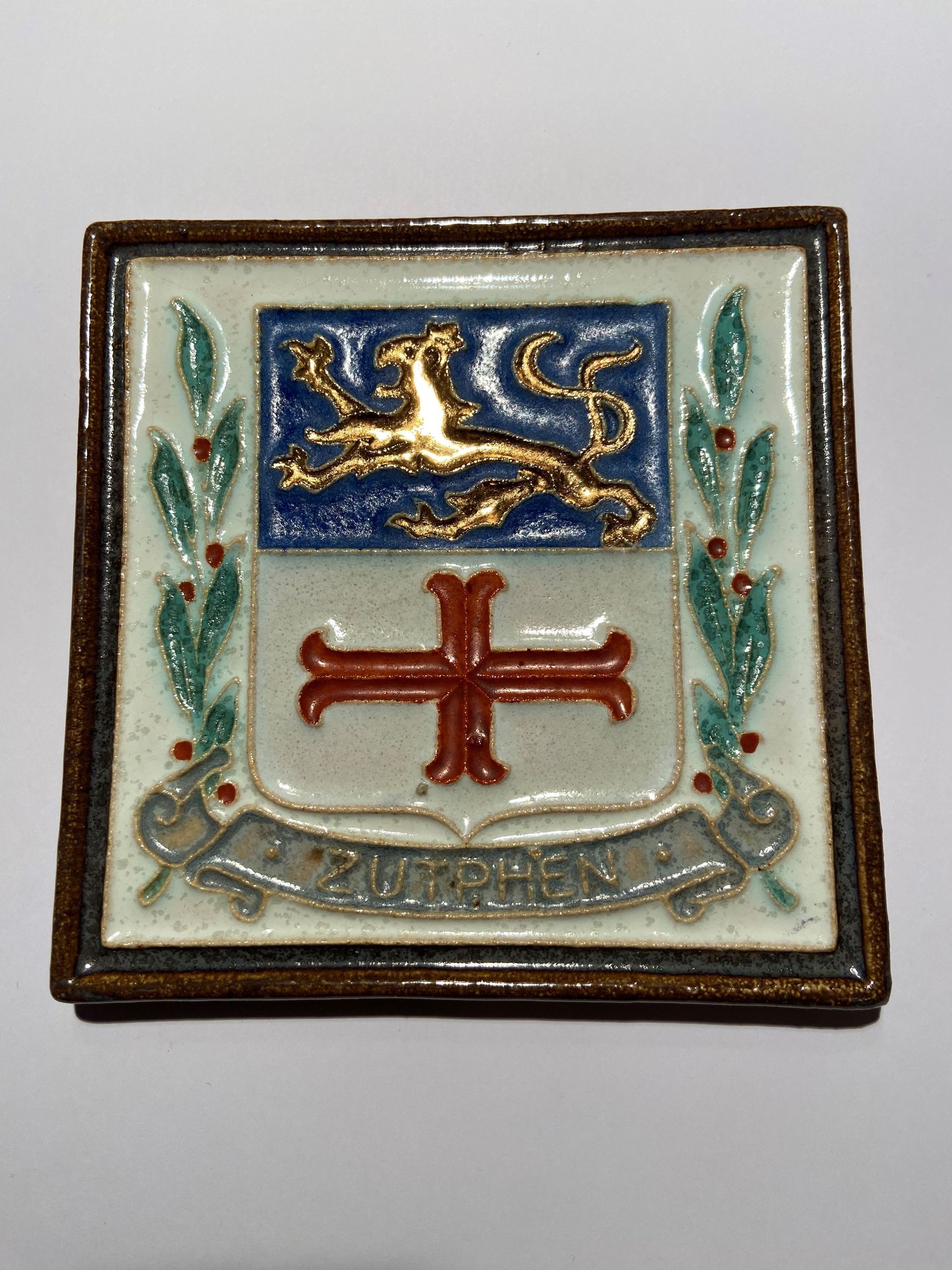 PFtegel Porceleyne Fles Cloisonné wapentegel Zutphen. Rear Royal Delft Tile. Porcelain tile Delft. Coat of arms.