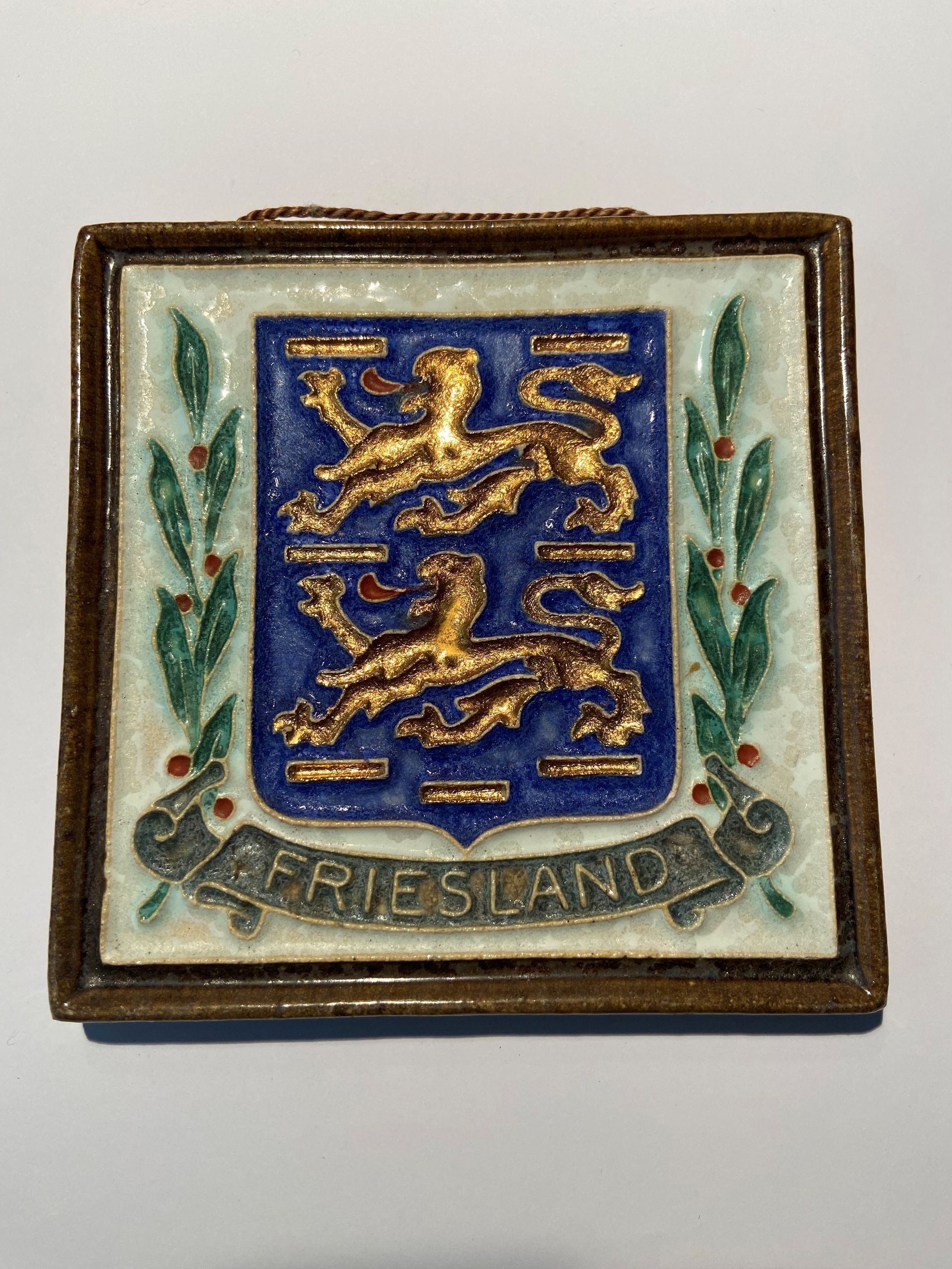 PFtegel Porceleyne Fles Cloisonné wapentegel Delfshaven. Rear Royal Delft Tile. Porcelain tile Delft. Coat of arms.