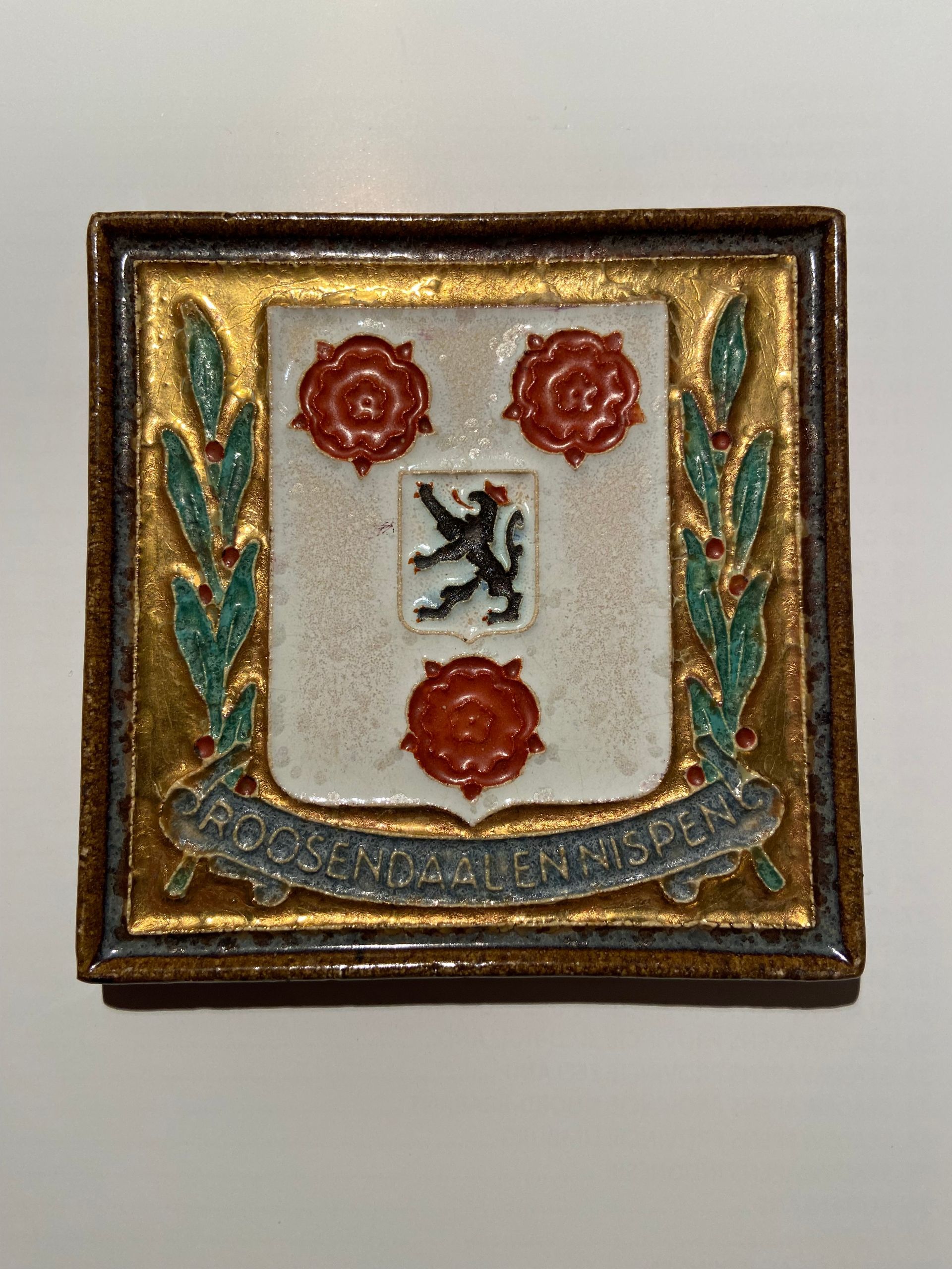 PFtegel Porceleyne Fles cloisonné antieke wapentegel Roosendaal en Nispen