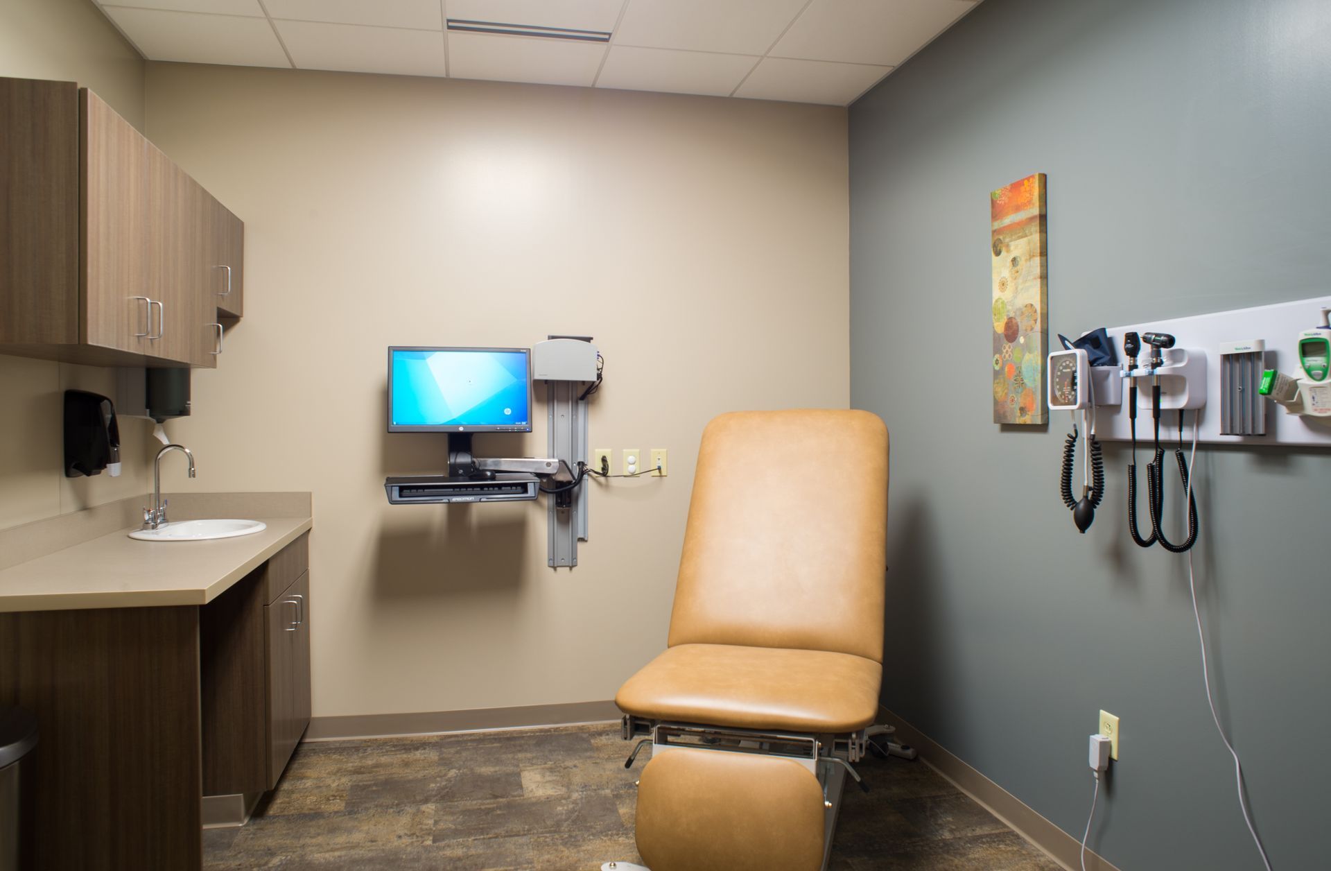Patient Room in a Doctor’s Office With Exam Table & Medical Tools. PCE Builds Doctor’s Offices.