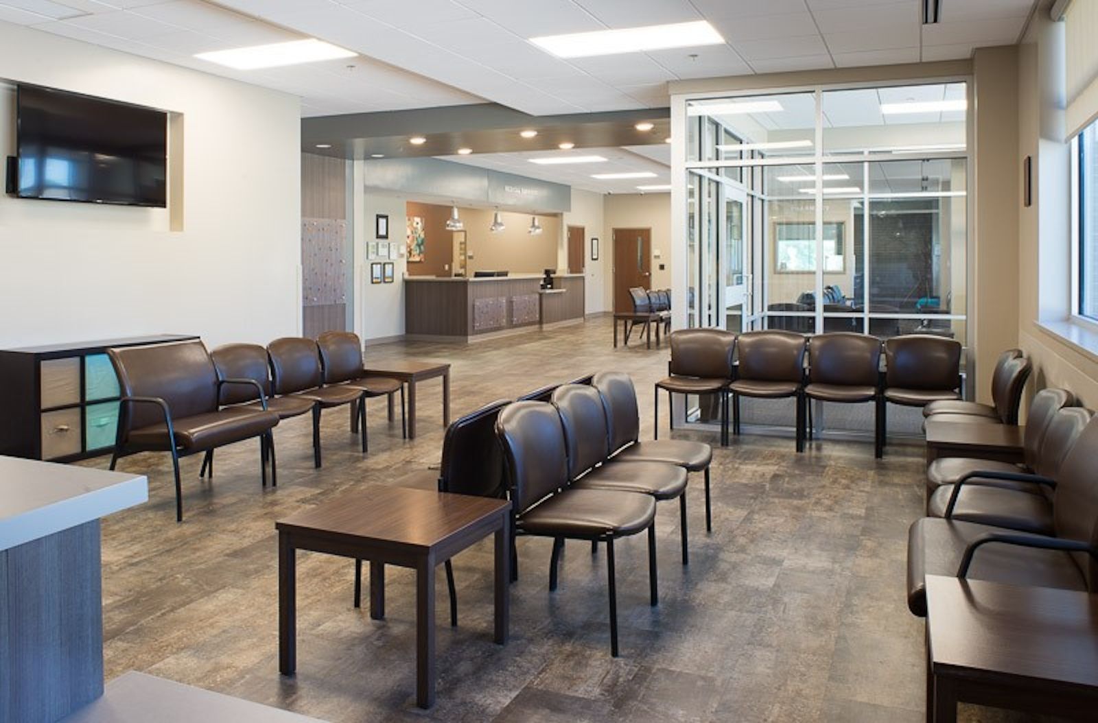 Professional Contractors & Engineers Builds Beautiful Commercial Spaces With Modern Trends.