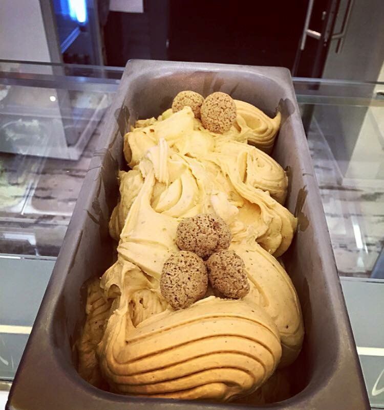 gelato all'amaretto