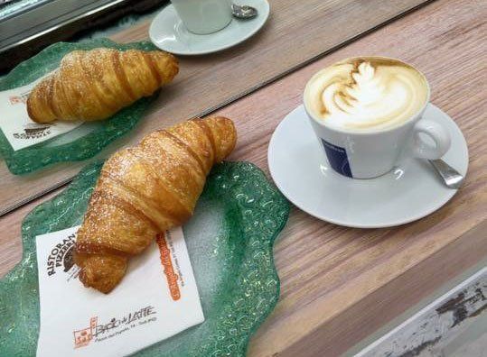 cornetti e cappuccino