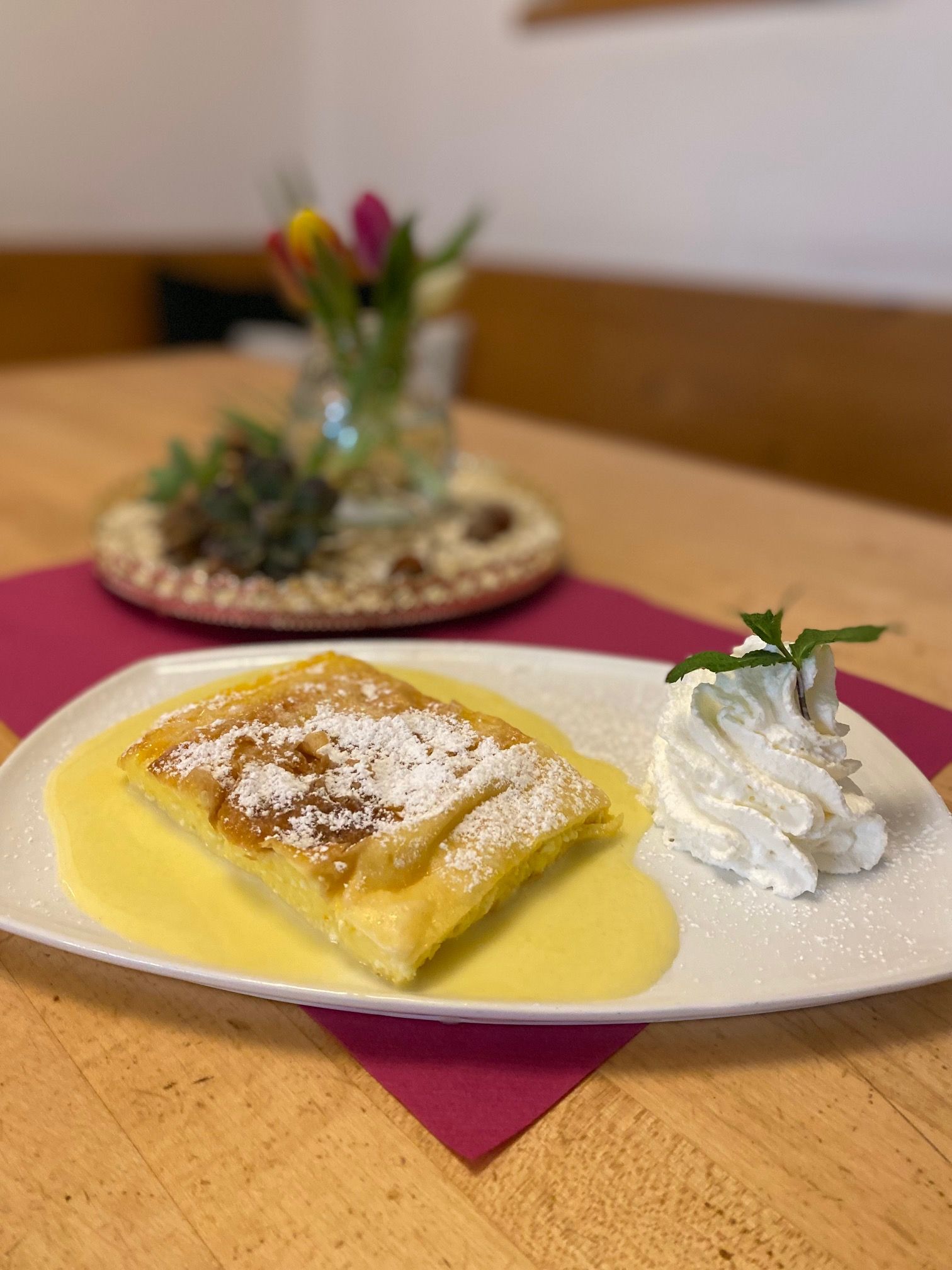 Heuriger Milchrahmstrudel
