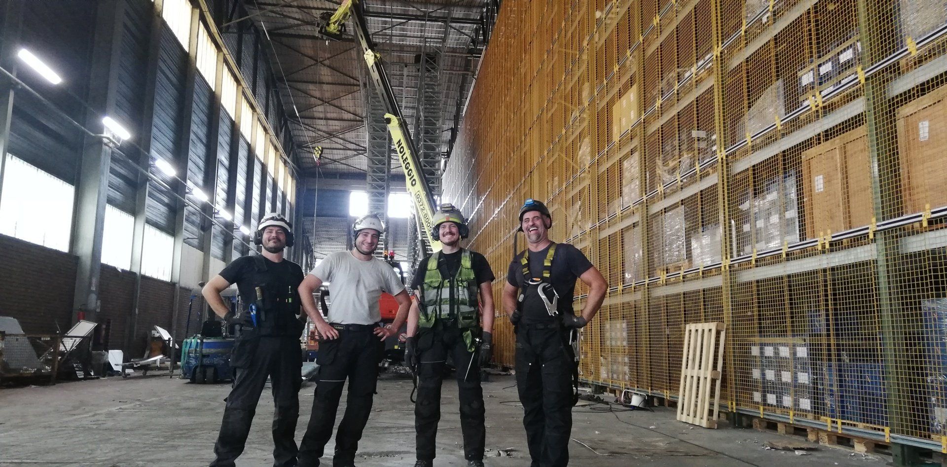 Tecnici specializzati in servizi di impiantistica per industrie